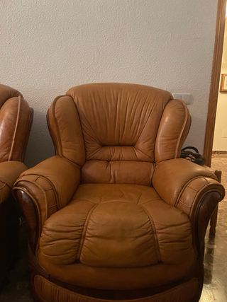 Divano e poltrone in pelle marrone