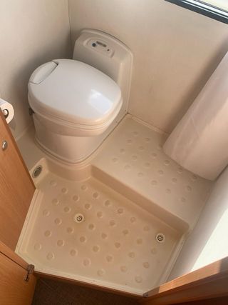 Autocaravana capuchina  Knaus, cabina Renault