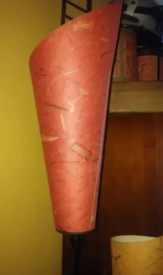 Lámpara metálica de pie moderna