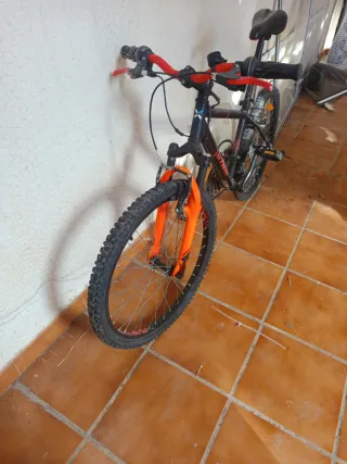 Bicicleta Montaña Negra y Naranja