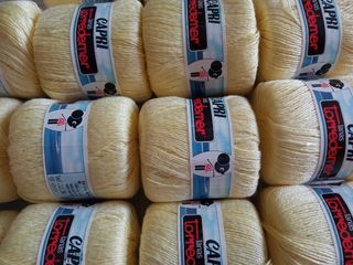 18 ovillos lana hilo amarillo claro CAPRI