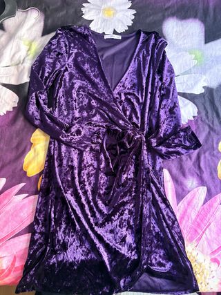 Vestido cruzado Mango morado terciopelo