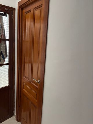 Puerta de madera interior