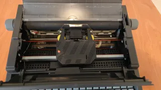Máquina de escribir eléctrica Olivetti ET 540-II