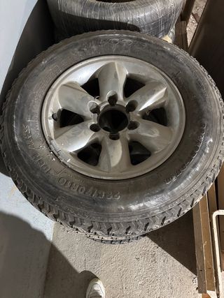 4 Ruedas con llanta 16 Nissan Terrano