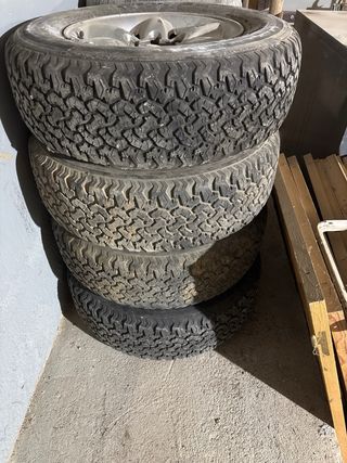 4 Ruedas con llanta 16 Nissan Terrano