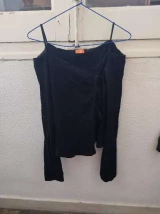 Camiseta negra tirantes manga larga