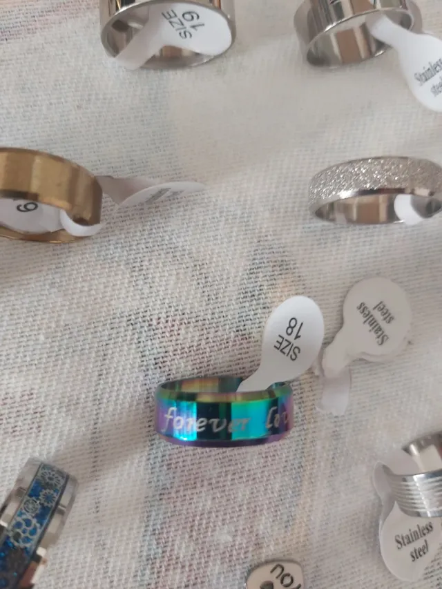 Anillos de acero inoxidable nuevos Talla 19,18,17