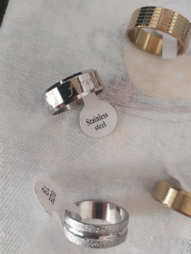Anillos de acero inoxidable nuevos Talla 19,18,17