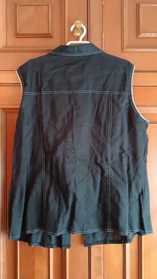 Blusa sin mangas negra