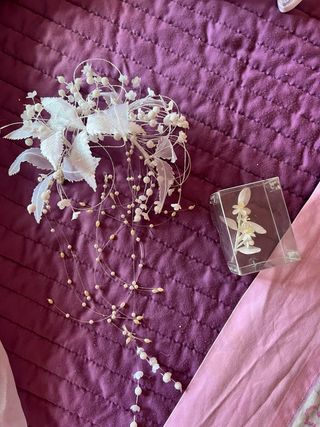 Adorno floral blanco para novia