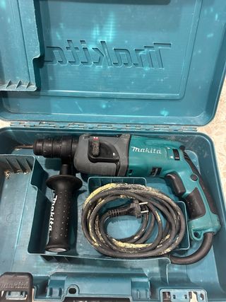 Taladro percutor Makita con maletín Mod:HR2230