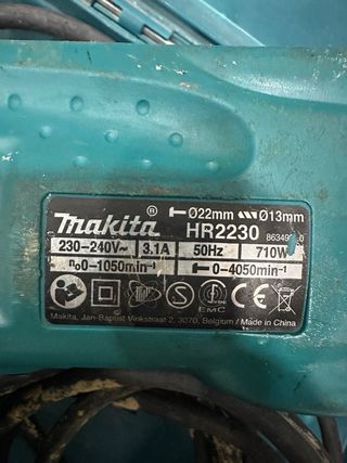 Taladro percutor Makita con maletín Mod:HR2230