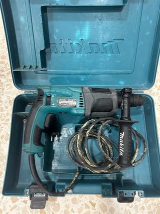 Taladro percutor Makita con maletín Mod:HR2230
