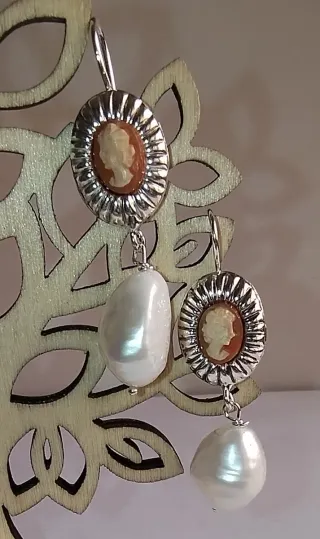 Orecchini cammeo, perla e argento