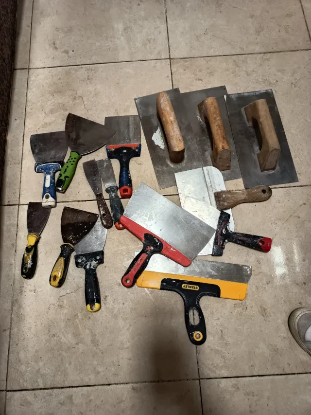 Lote de espátulas y llanas