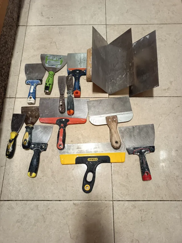 Lote de espátulas y llanas