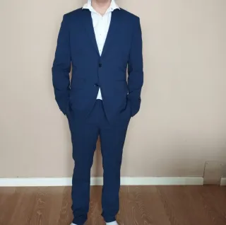 Traje azul marino Mango Talla S + Camisa Sphera