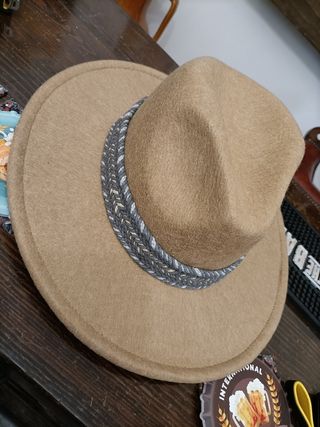 3 cappelli a tesa larga 