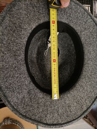 3 cappelli a tesa larga 