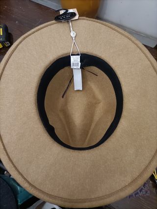 3 cappelli a tesa larga 