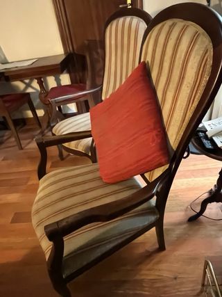 Poltrone antiche in tessuto e legno