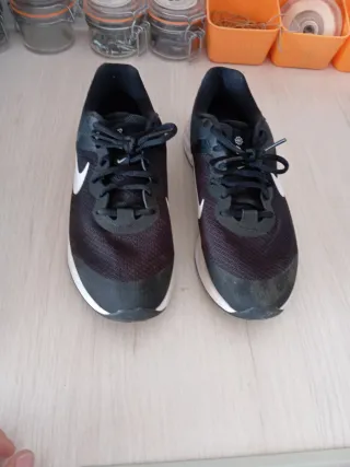 Deportivas Nike Talla 39 Negras y Blancas