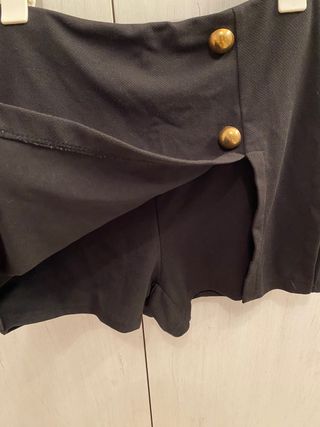 Falda pantalón negra con botones