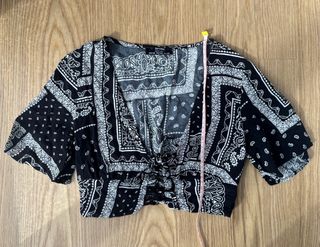 Top Bershka estampado bandana talla XS