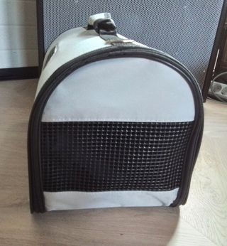 Trasportino per animali grigio e nero