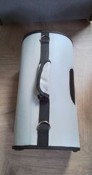 Trasportino per animali grigio e nero