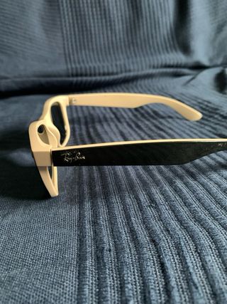 Gafas de sol Ray-Ban Wayfarer negras y blancas