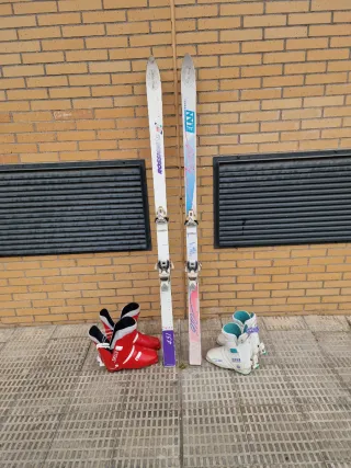 Esquís Rossignol y Elan con botas