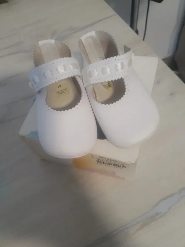 Zapatos de bebé blancos talla 19
