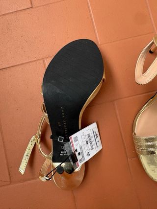 Sandalias Zara Talla 39 Doradas