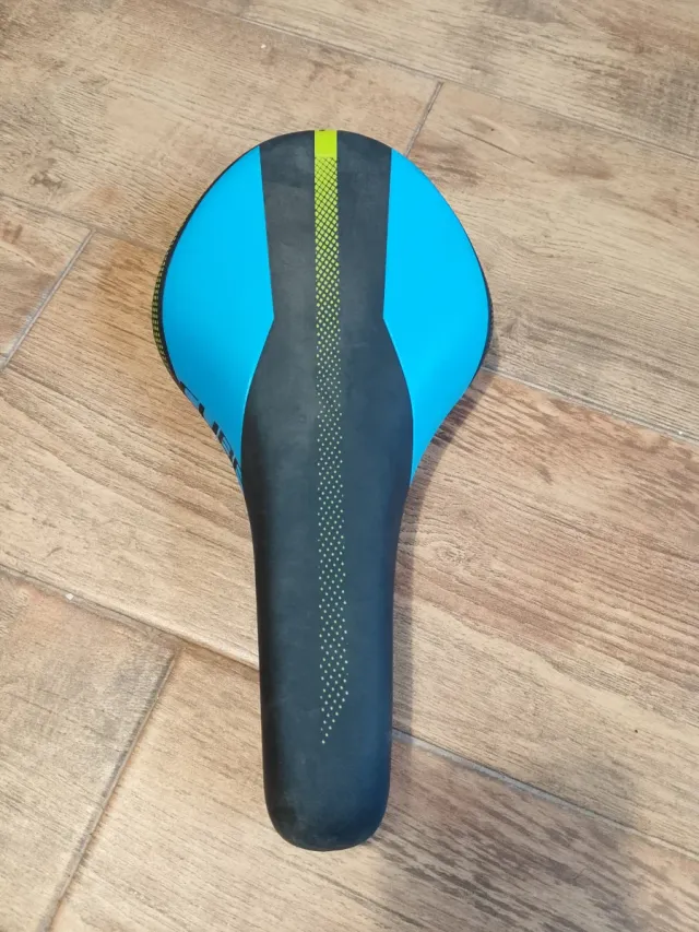 Sillín CUBE azul y amarillo