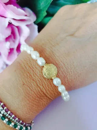 Braccialetto perle naturali con inserto oro