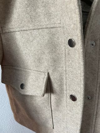 Cazadora corta Zara beige