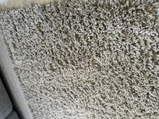 Alfombra beige pelo largo