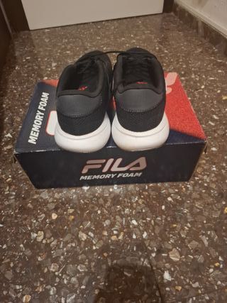 Zapatillas Adidas Negras y Rojas