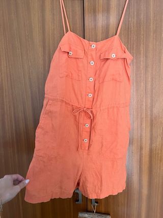 Mono corto naranja con botones