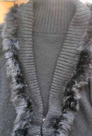 Chaqueta larga negra con piel