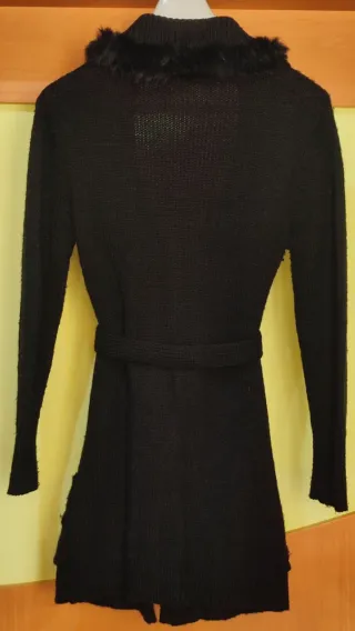 Chaqueta larga negra con piel