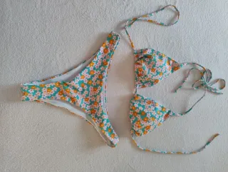 Bikini estampado margaritas
