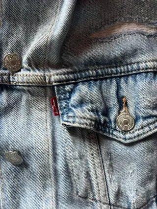 Cazadora vaquera Levi's oversize.