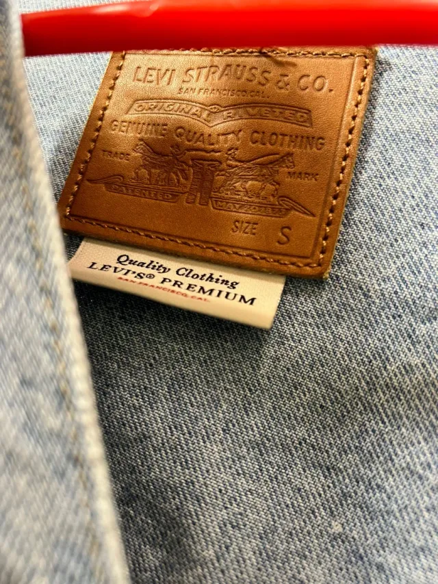 Cazadora vaquera Levi's oversize.