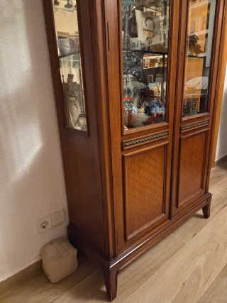 Vitrina Madera Haya y Cristal. Se vende vacía. 