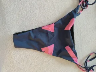 Bikini azul y rosa