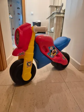 Moto correpasillos Mickey Mouse