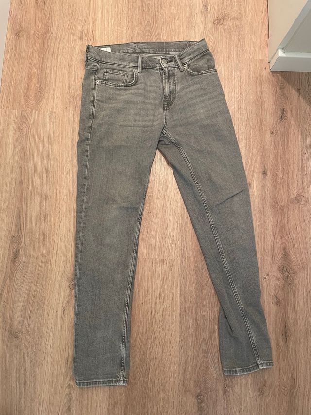 Pantalones slim fit grises